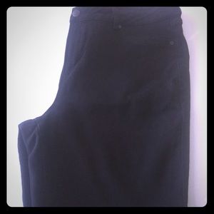 Stretchy Black Bermuda Shorts